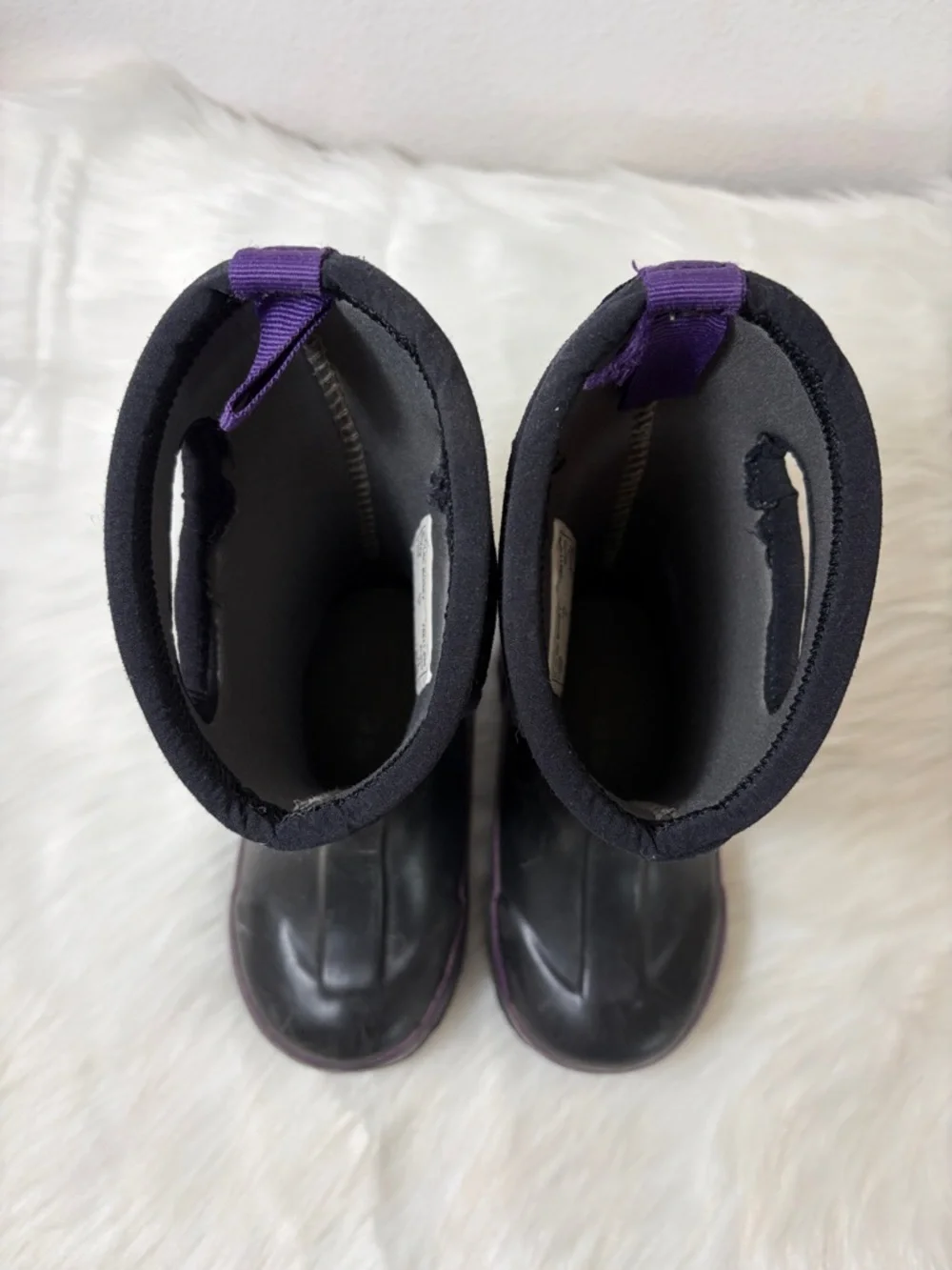 BOGS Classic Black Rosey Floral Pull-On Rain Snow Boots